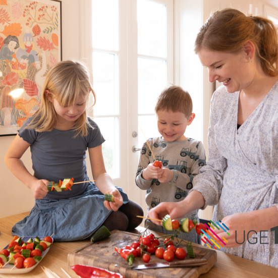 Kristine Melgaard Mani i køkkenet med børn