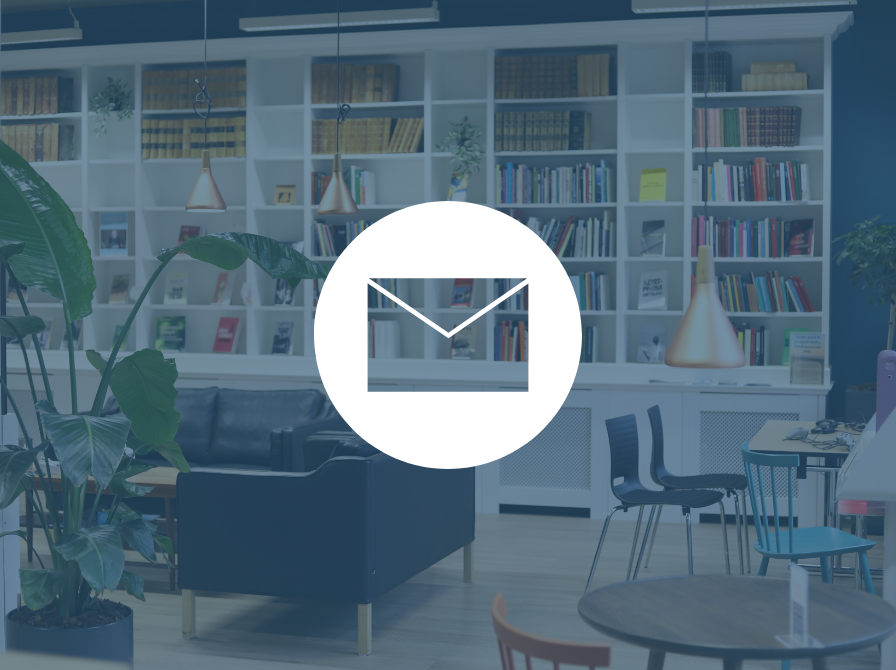 billede af Tønder Biblioteks bogcafé med brev ikon over